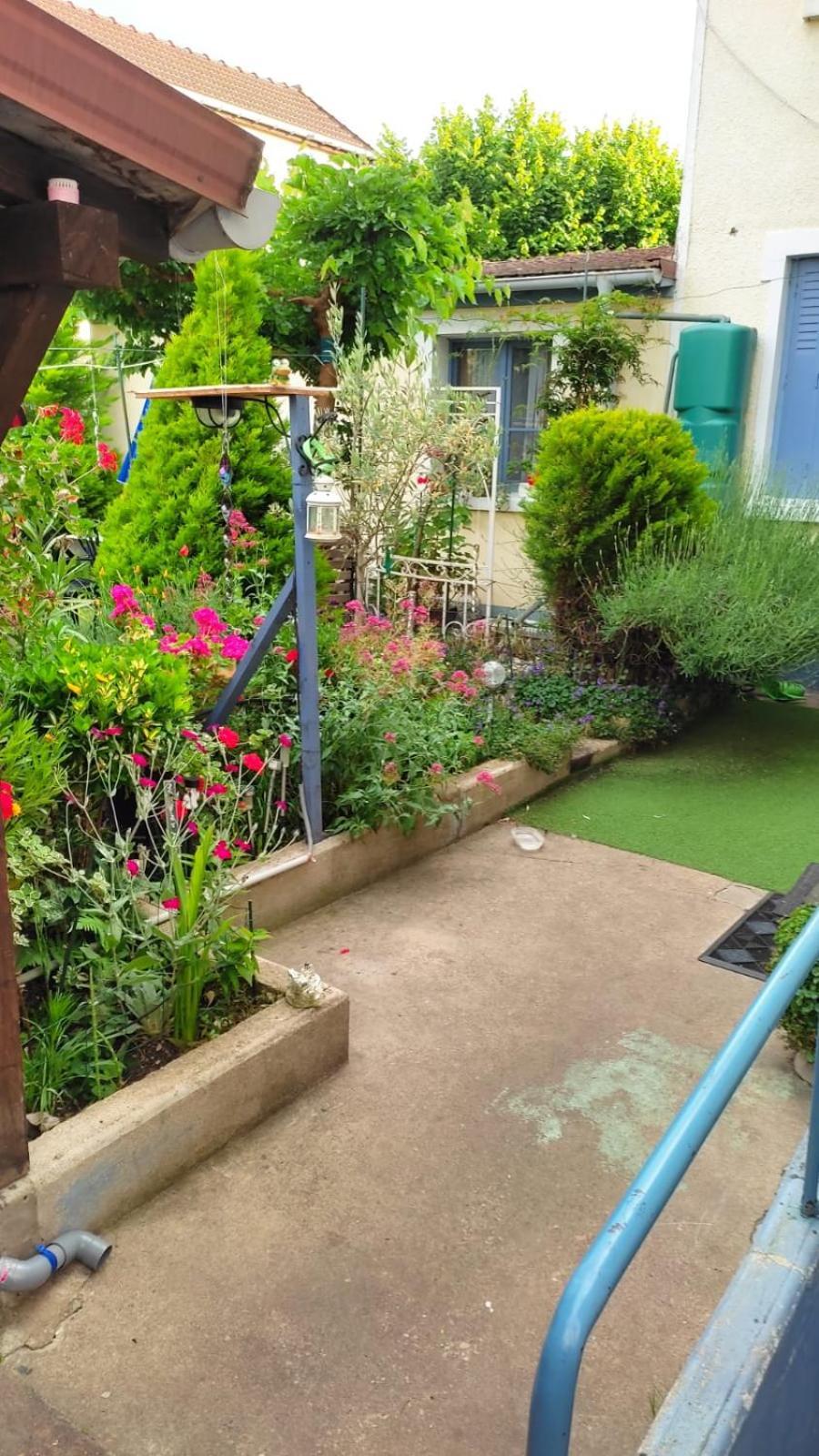 Sur Jardin Apartment